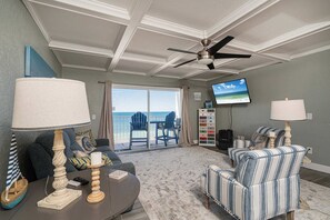 Living area - Mariners Retreat High Rise Beach Living in Pcb! (Panama City Beach)