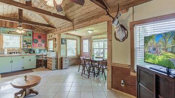 Cottage, Beberapa Tempat Tidur, patio | Interior