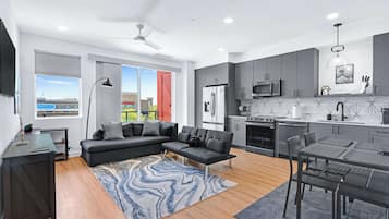 Condo, Multiple Beds, Balcony, City View (Rolling Wave at the Mercer) | Interior