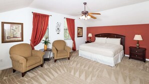 Hus - flera sängar - tillgång till pool - utsikt mot poolen (Home Away From Bridgeford Crossing) | 5 sovrum, individuell inredning, unika möbler och sängkläder