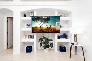 Ferienhaus, Mehrere Betten, Poolzugang, Poolblick (Home Away From Bridgeford Crossing) | Innenbereich