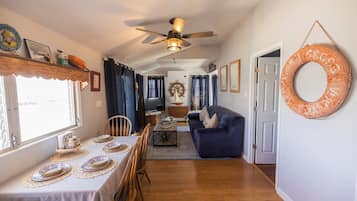 House, Multiple Beds, Kitchen | In-room dining