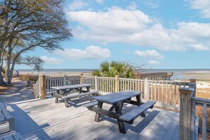 Terrace/patio - Beachy Days Escape - Cozy Haven Steps From Beach! (Hilton Head Island)