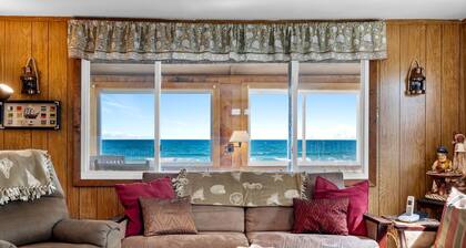 Beachfront Pet Friendly Sleeps 15 Bbq!