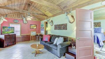 Cottage, 1 Katil Kelamin (Double) dengan Katil Sofa, Patio | Ruang tamu | 42 inci televisyen skrin rata dengan digital