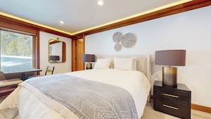 Casa de ciudad, varias camas, patio, vista a la montaña (Obsidian Ski & Golf Villa) | 3 habitaciones, decoración personalizada y muebles diferentes 