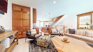 Living area - Obsidian Ski & Golf Villa 3 Bdr, Prime Location! (Mammoth Lakes)