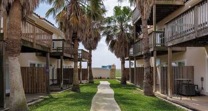 Comfy 3 Bedroom Pets Sleeps 8