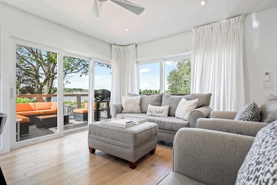 Latitude Adjustment Walk to Beach & Dining!