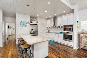 Private kitchen - Dauphin Beach House 3 Bedroom & Pool (Port Aransas)