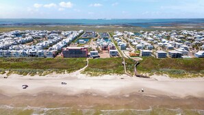Beach nearby - Dauphin Beach House 3 Bedroom & Pool (Port Aransas)