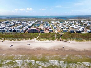 Beach nearby - Dauphin Beach House 3 Bedroom & Pool (Port Aransas)