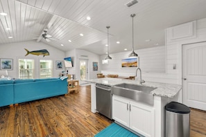 Interior - Dauphin Beach House 3 Bedroom & Pool (Port Aransas)