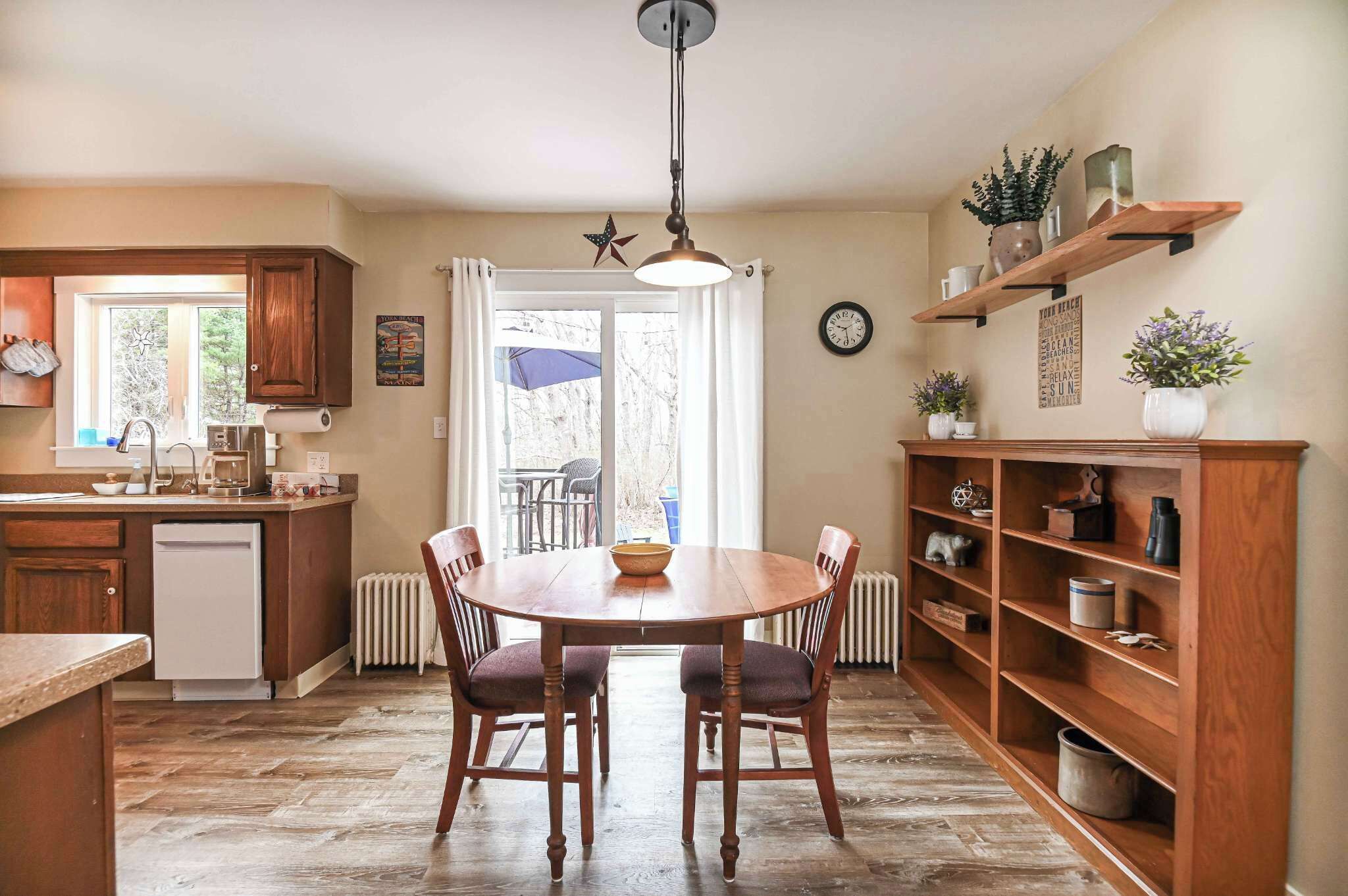 House, Multiple Beds, Patio, Garden View (Cape Neddick Coastal Hideaway) | Dining