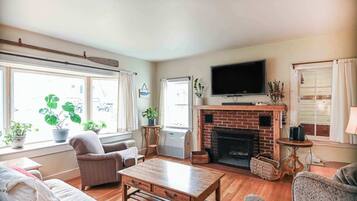 House, Multiple Beds, Patio, Garden View (Cape Neddick Coastal Hideaway) | Living area | 42-inch flat-screen TV with digital channels