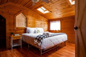 House, Multiple Beds, Kitchen | 3 bedrooms, individually decorated, individually furnished, free WiFi