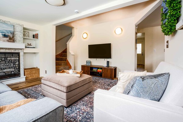 House, Multiple Beds, Kitchen | Living area | TV