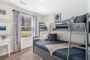 Lejlighed - flere senge - køkken - udsigt til have (Vineyards Stonewall Escape) | 3 soveværelser, individuelt design, individuel indretning, gratis Wi-Fi