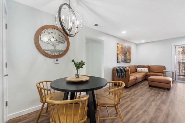 Condo, Plusieurs lits, cuisine, vue sur le jardin (Vineyards Stonewall Escape) | Restauration