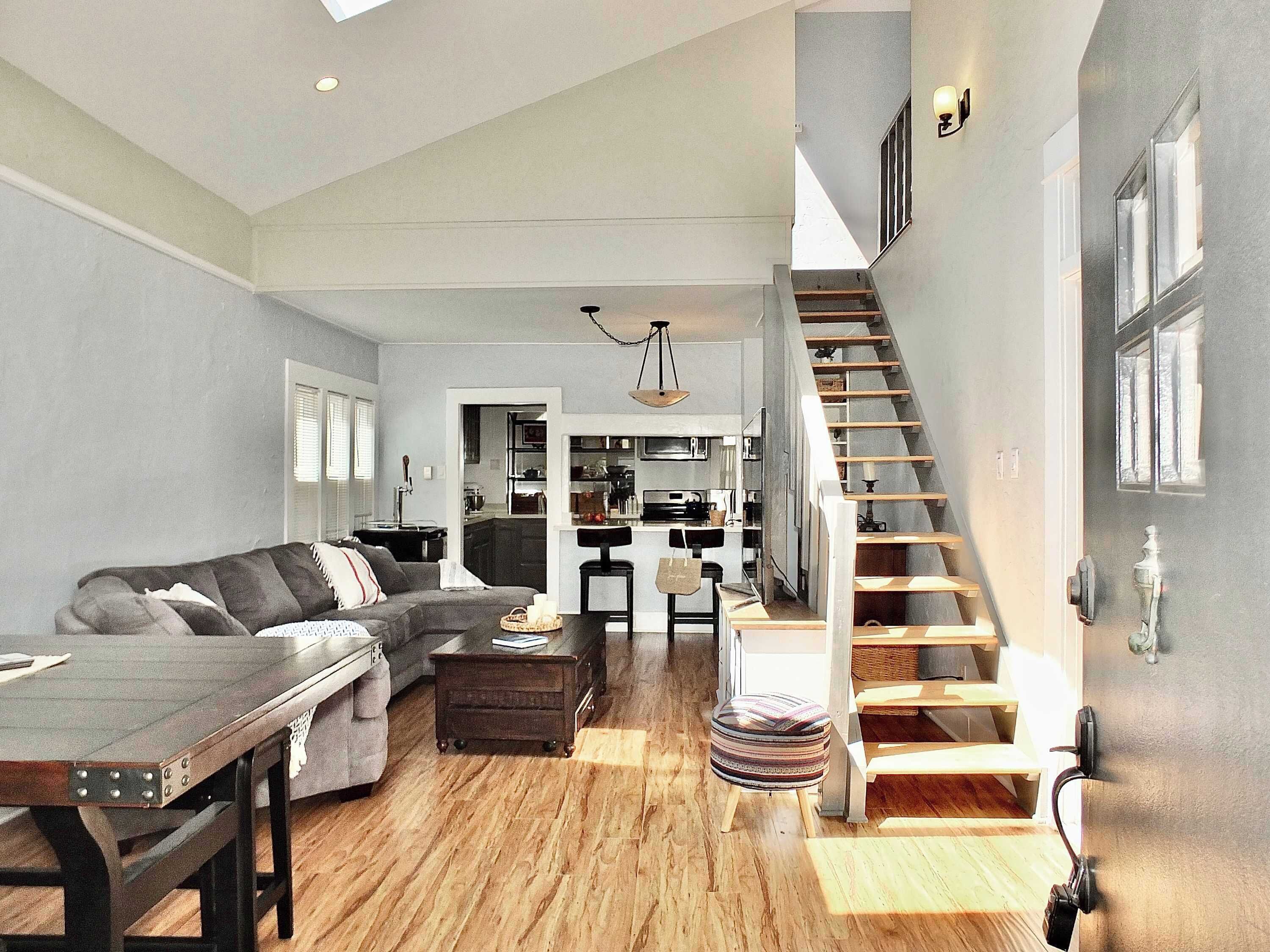 独立别墅, 多张床, 露台, 花园景观 (Park Avenue Beach Paradise) | 起居区 | 50-英寸纯平电视（配备数码频道）