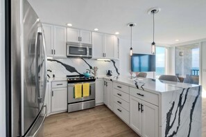 Private kitchen - Solana Sunset Stunning Beachside Retreat for 4! (Solana Beach)