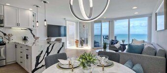 Solana Sunset Stunning Beachside Retreat for 4!