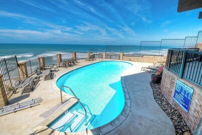 Solana Sunset Stunning Beachside Retreat for 4!