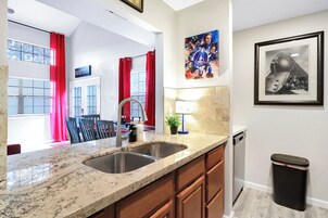 House, Multiple Beds, Pool Access, Garden View | Private kitchen | Fridge, microwave, oven, stovetop