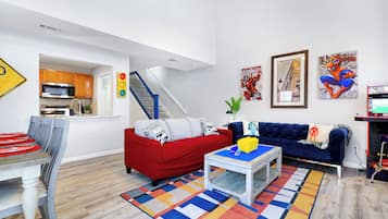 Rumah, Beberapa Tempat Tidur, akses ke kolam renang, pemandangan kebun | Area keluarga | TV