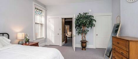 Appartement, 2 queensize bedden, open haard, uitzicht op de stad | 2 slaapkamers, individueel gedecoreerd, individueel gemeubileerd