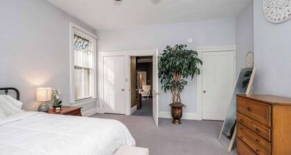 Historic Gem Russell Suite 3 A Downtown Dream!
