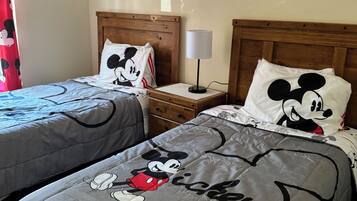 3 bedrooms, travel crib, WiFi, bed sheets