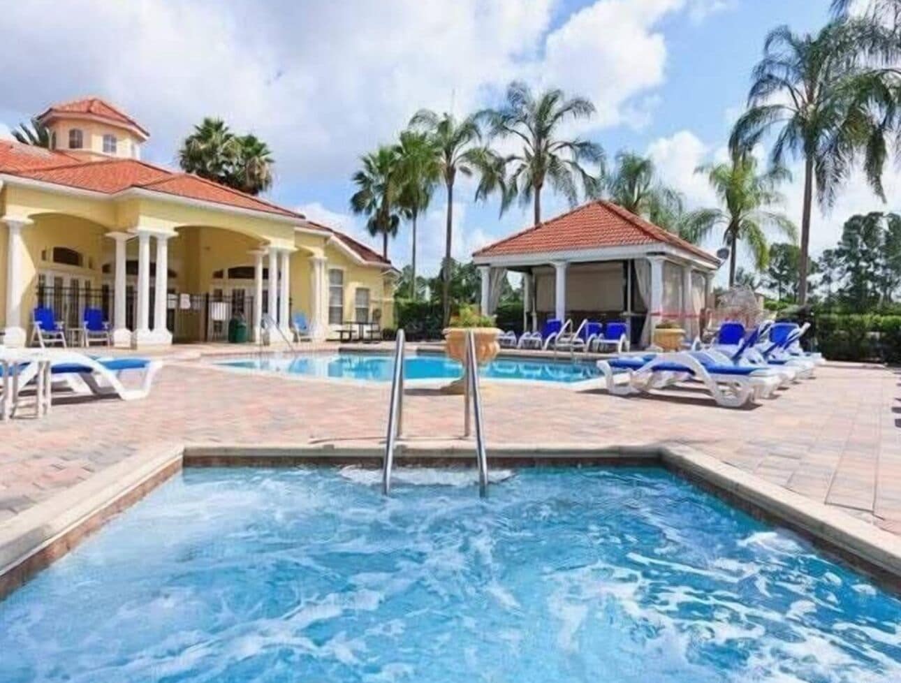 Piscine extérieure, piscine chauffée