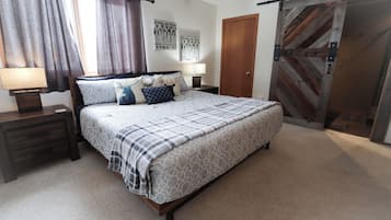 House, Multiple Beds, Balcony, Mountain View (Lookout Lodge) | 4 bedrooms, individually decorated, individually furnished, desk