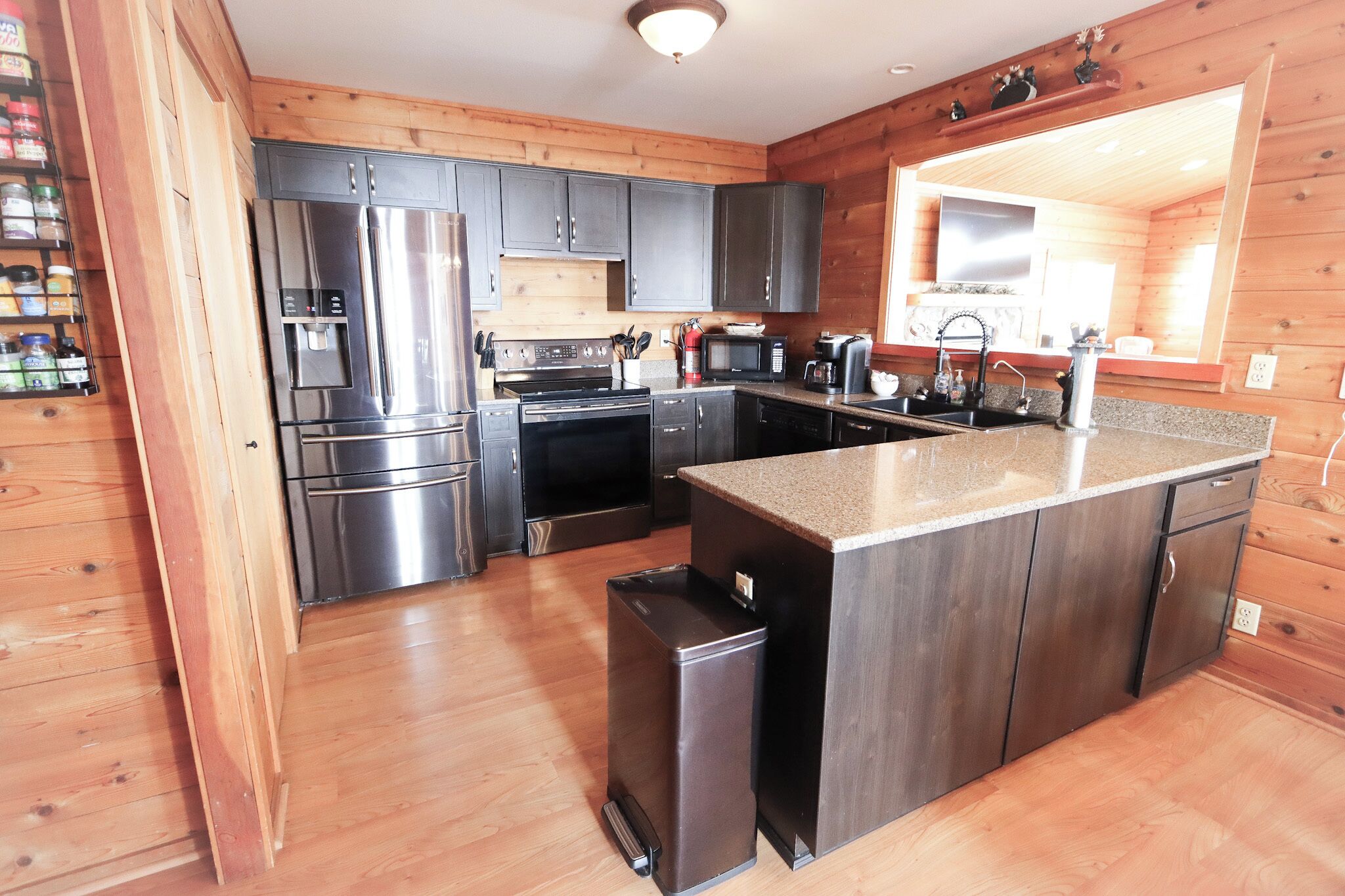 House, Multiple Beds, Balcony, Mountain View (Lookout Lodge) | Private kitchen | Fridge, microwave, oven, stovetop