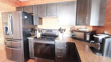House, Multiple Beds, Balcony, Mountain View (Lookout Lodge) | Private kitchen | Fridge, microwave, oven, stovetop