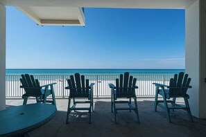 Studiosuite, 1 queensize-seng med sovesofa, adgang til basseng, delvis havutsikt | Overnattingsstedets uteområder