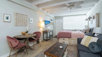 Suite Studio, 1 grand lit et 1 canapé-lit, accès piscine, vue partielle sur l'océan