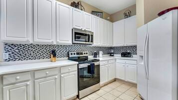 Townhome, Multiple Beds, Patio, Garden View (Tropical Haven at Bahama Bay) | Private kitchen | Fridge, microwave, oven, stovetop