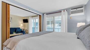 Kondominium, 1 Tempat Tidur King dengan tempat tidur Sofa, balkon (All is Wells) | 1 kamar tidur dan didekorasi berbeda-beda