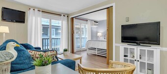 All is Wells Incredible Location! Walk to Beach