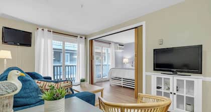 All is Wells Incredible Location! Walk to Beach