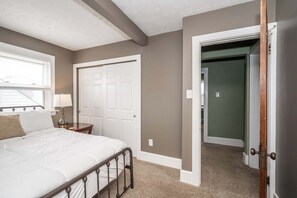 House, Multiple Beds, Patio, Garden View | 3 bedrooms, individually decorated, individually furnished, free WiFi - Lakeside Landing (Fort Mitchell)