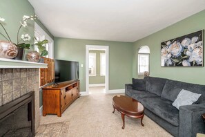 House, Multiple Beds, Patio, Garden View | Living area | TV, fireplace - Lakeside Landing (Fort Mitchell)