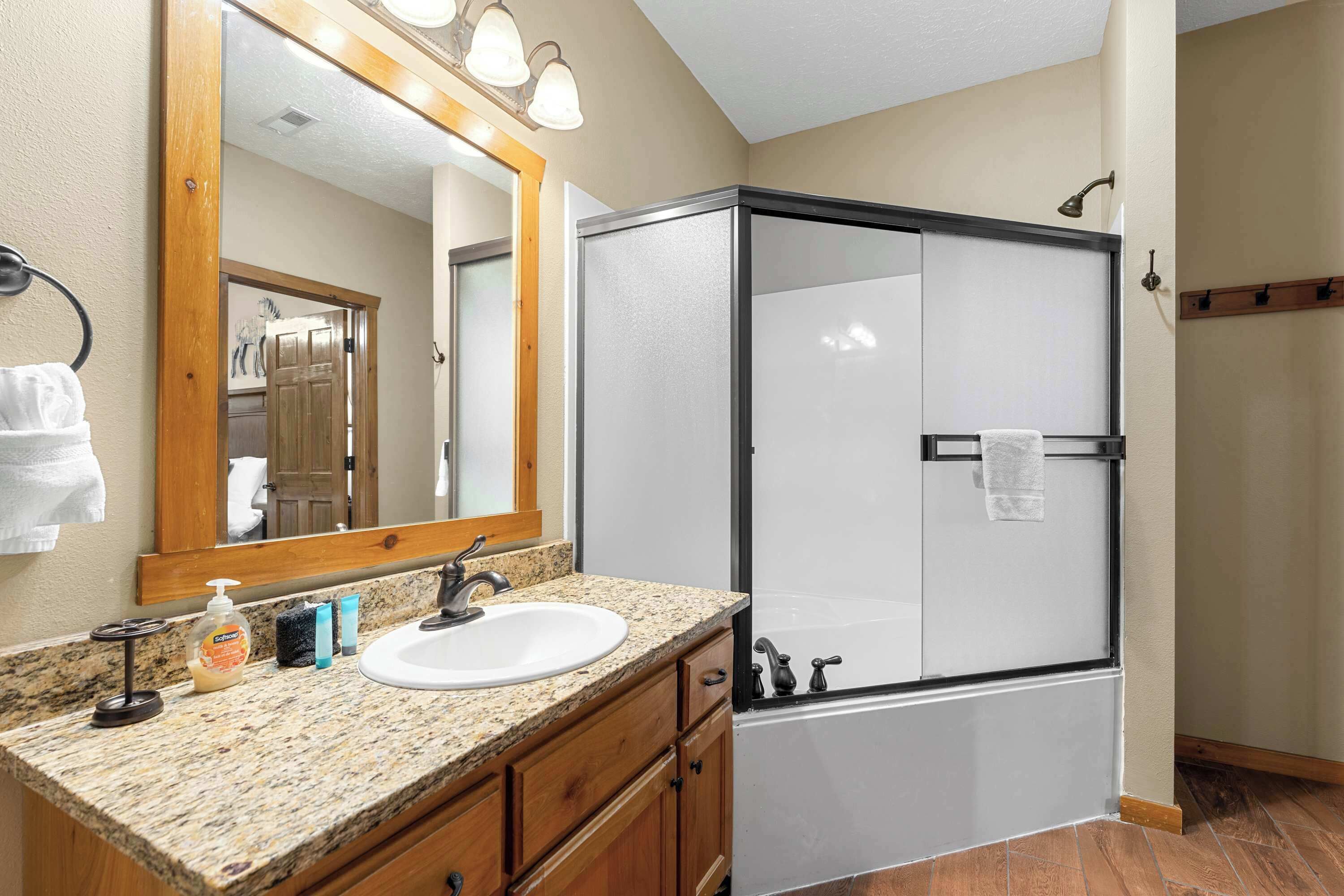 Cabin, Multiple Beds, Balcony, Mountain View (Royal Moose Lodge) | Bathroom | Jetted tub, hair dryer, towels