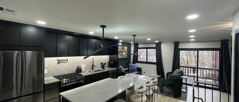 Chalet, Multiple Beds, Balcony, Mountain View | Private kitchen | Fridge, microwave, oven, stovetop