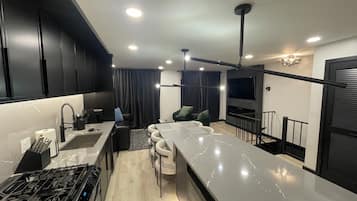Chalet, Beberapa Tempat Tidur, balkon, pemandangan gunung | Dapur pribadi | Lemari es, microwave, oven, dan kompor