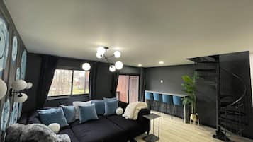 Chalet, Beberapa Tempat Tidur, balkon, pemandangan gunung | Area keluarga | TV dan perapian
