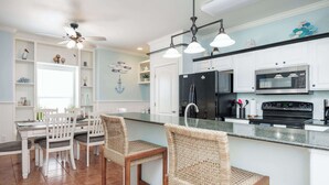 Townhouse, flere senger, balkong, bassengutsikt (Padre Island Retreat) | Eget kjøkken