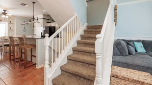 Townhouse, flere senger, balkong, bassengutsikt (Padre Island Retreat) | Oppholdsområde